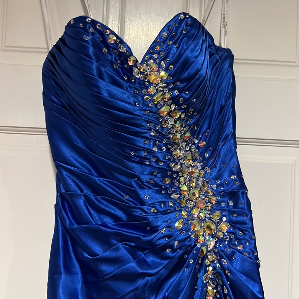 Tony Bowls Le Gala dress. Size 4